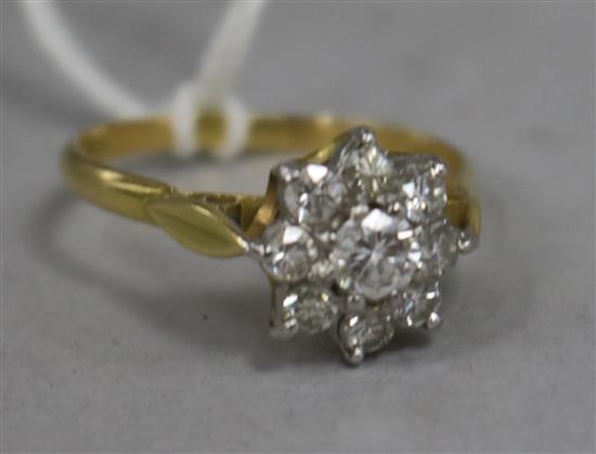 An 18ct gold and diamond cluster ring, size P.